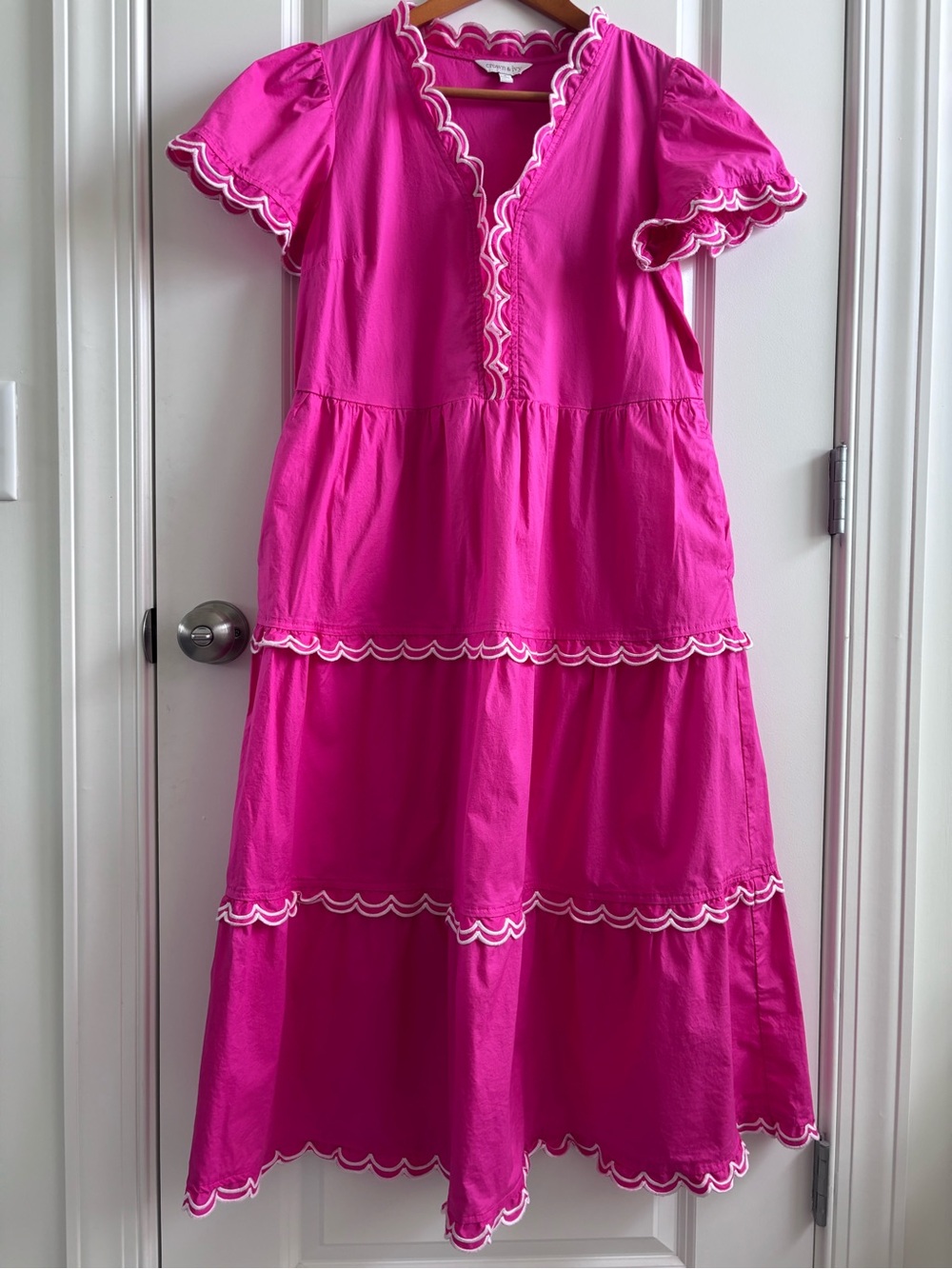 crown & ivy Hot Pink Scalloped Tiered Midi Dress